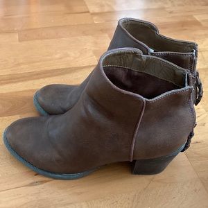 American Eagle Brown Boots. Size 7